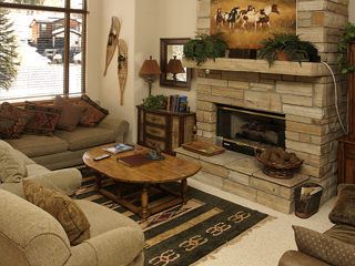 CascadeGoreCreek LivingRoom