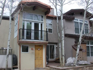 Vail.RowHouse.exterior2.na.lg.jpg
